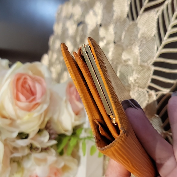Authentic Louis Vuitton Epi kisslock wallet - Picture 4 of 10